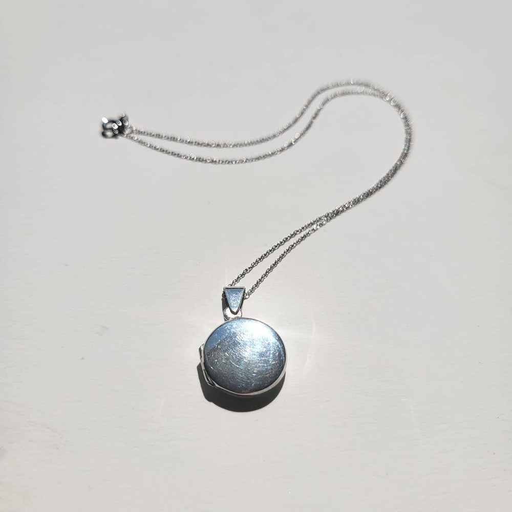 Vintage 925 Sterling Silver Round Locket Pendant Necklace Silver Minimalist